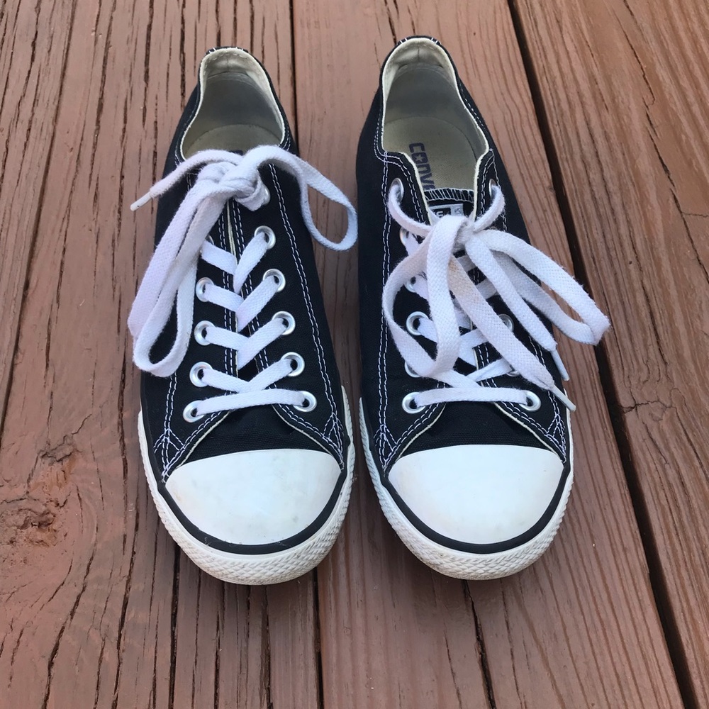 Black Low Top Converse Sneakers👟